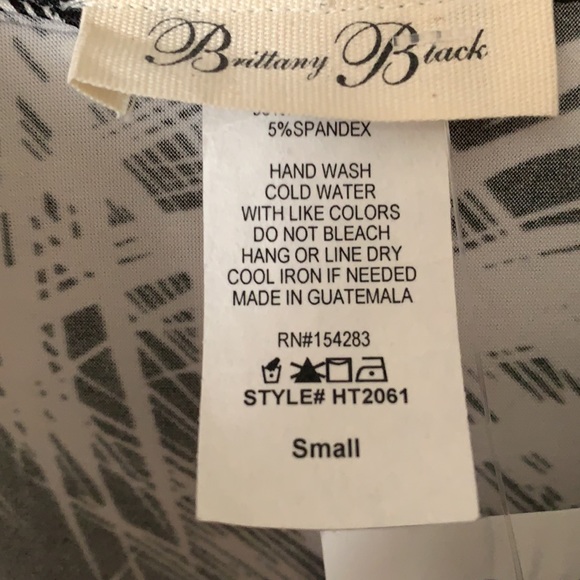 NWT Brittany Black b/w blouse w glitter. Excellent condition - Picture 4 of 8